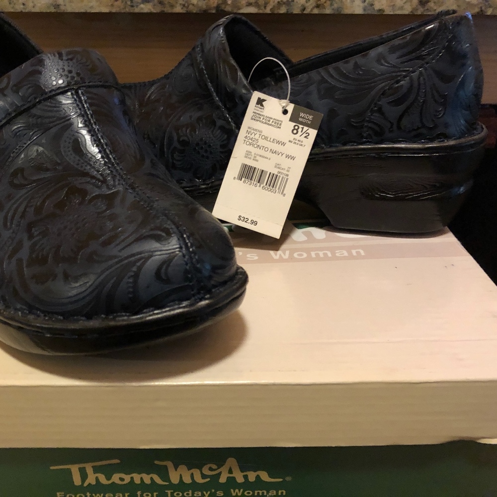 Shoes - Clogs